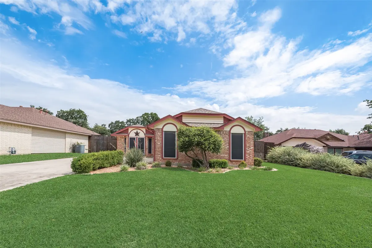 302 Manana Drive, Grand Prairie, TX 75050 - #1