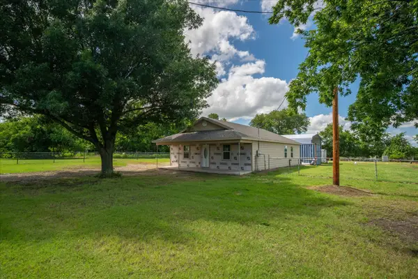 503 E Sanger Street, Celeste, TX 75423
