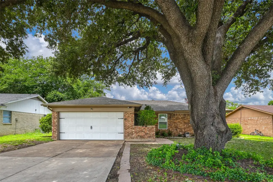 4421 Tiptop Street, Haltom City, TX 76117 - #2