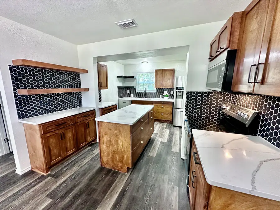 4617 Waterway Drive N, Fort Worth, TX 76137 - #2