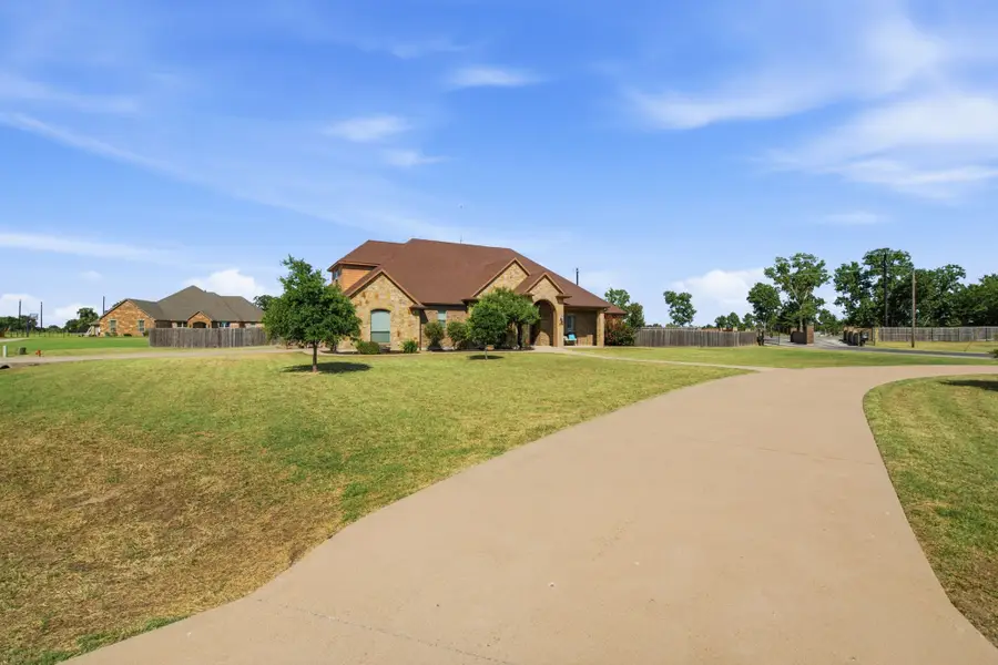 102 Brock Court, Millsap, TX 76066 - #2