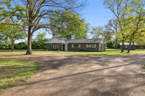 2338 N Tool Dr, Seven Points, TX 75143