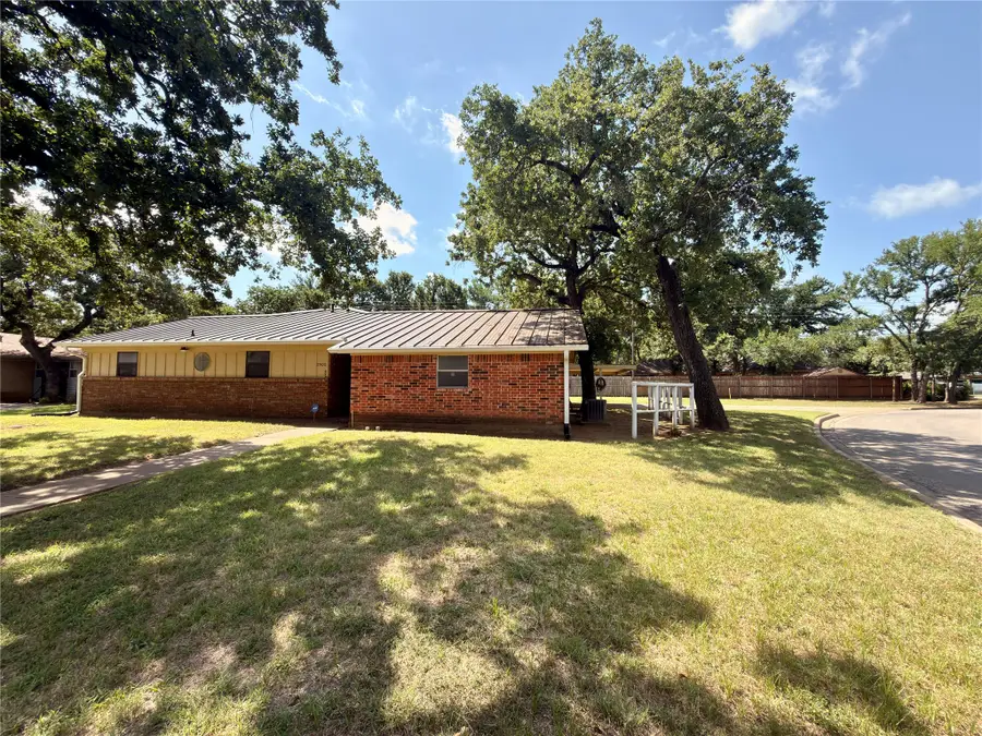2900 SE 6th Street Se, Mineral Wells, TX 76067 - #3