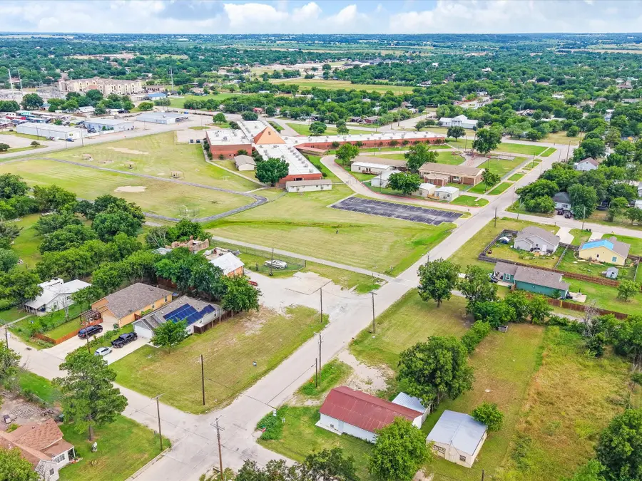 1000 SE 3rd Street, Mineral Wells, TX 76067 - #2