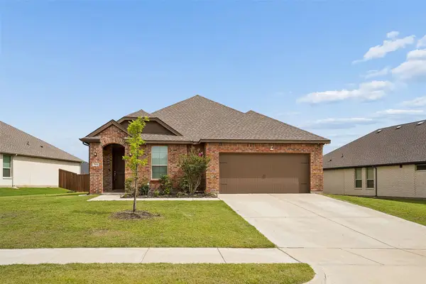 544 Erin Hills Drive, Red Oak, TX 75154