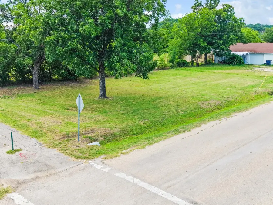 404 SE 9th Avenue, Mineral Wells, TX 76067 - #2