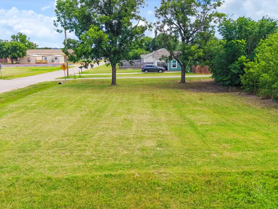 404 SE 9th Avenue, Mineral Wells, TX 76067 - #3
