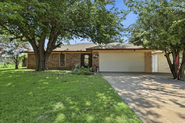 641 Deborah Court, Burleson, TX 76028
