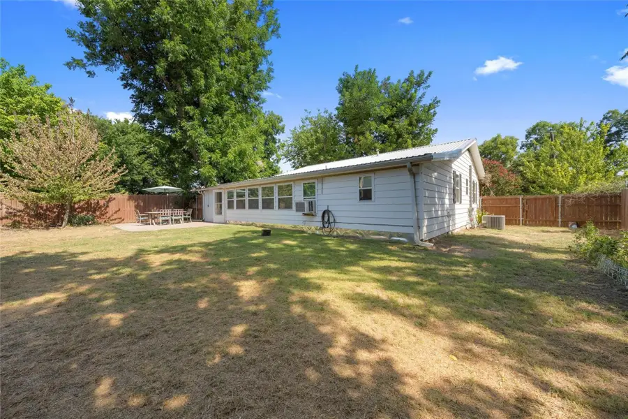 313 E Main Street, Fairfield, TX 75840 - #3