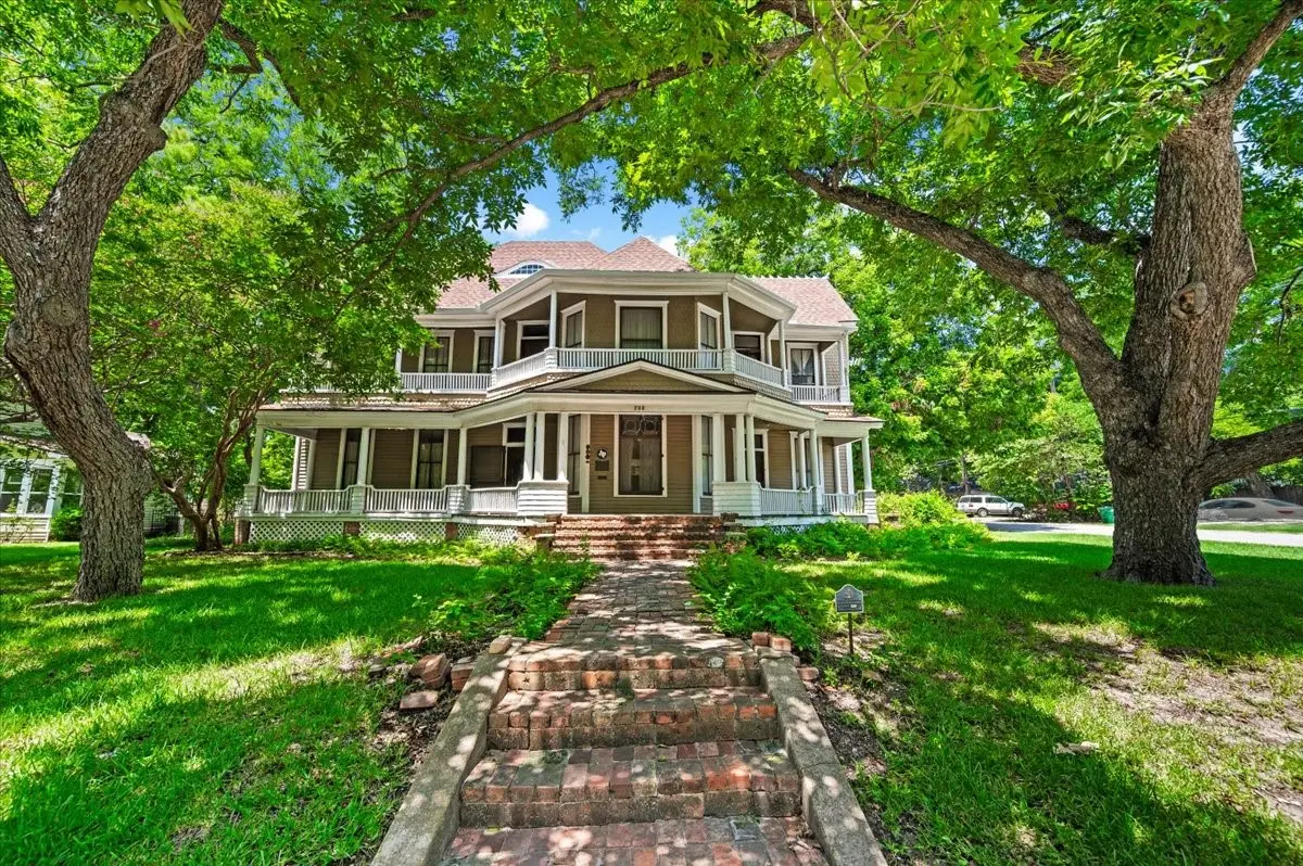 200 S Hawkins Street, Waxahachie, TX 75165 - #1
