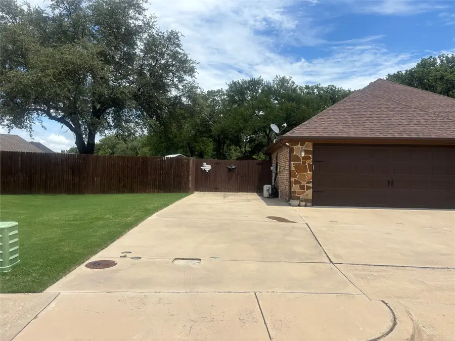 310 Donna Circle, Granbury, TX 76049 - #3