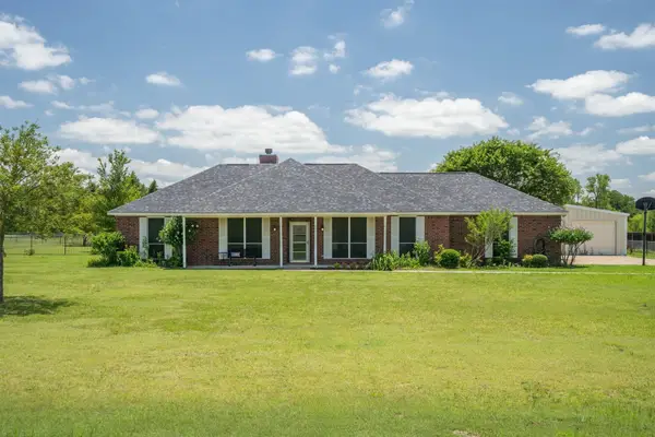 697 Meadowview Circle, Van Alstyne, TX 75495