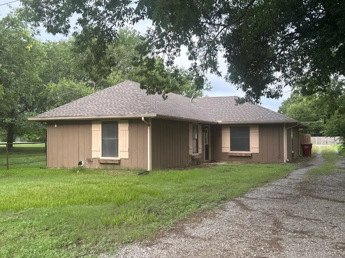 513 S Carter Street, Whitewright, TX 75491 - #1