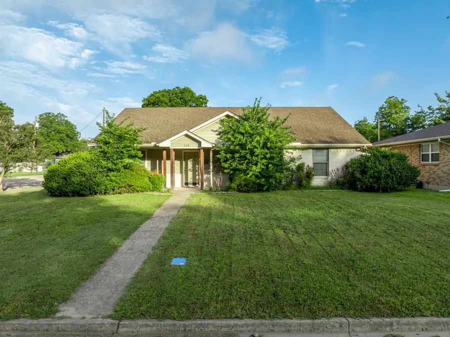 210 S Reagan Street, West, TX 76691 - #3