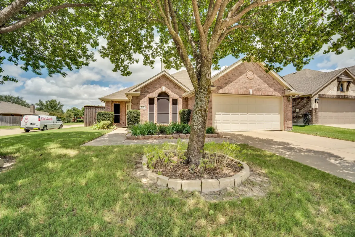 201 Old Settlers Trail, Waxahachie, TX 75167 - #1