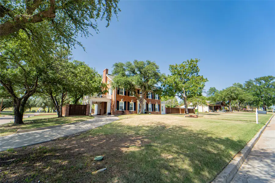 1002 E Lindsey Street, Breckenridge, TX 76424 - #3