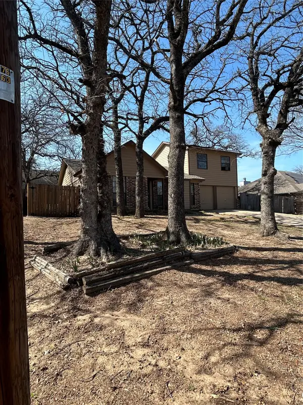721 Timberoaks Drive, Azle, TX 76020