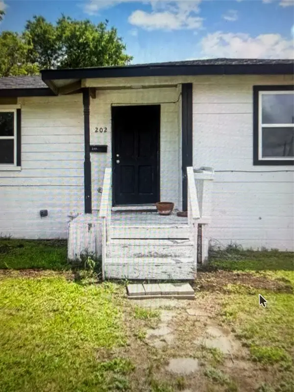 202 N Commerce Street, Mart, TX 76664