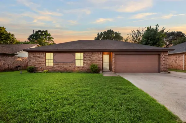 6200 Big Springs Drive, Arlington, TX 76001