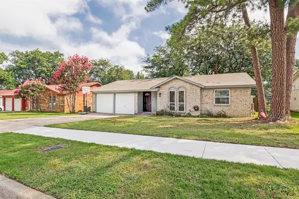 1911 Devonshire Drive, Arlington, TX 76015