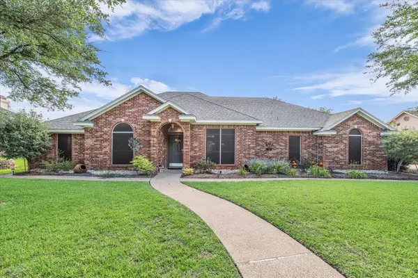 1304 Darbyton Drive, Hewitt, TX 76643