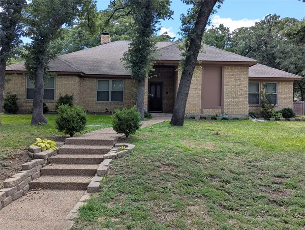 1816 Crooked Lane, Fort Worth, TX 76112