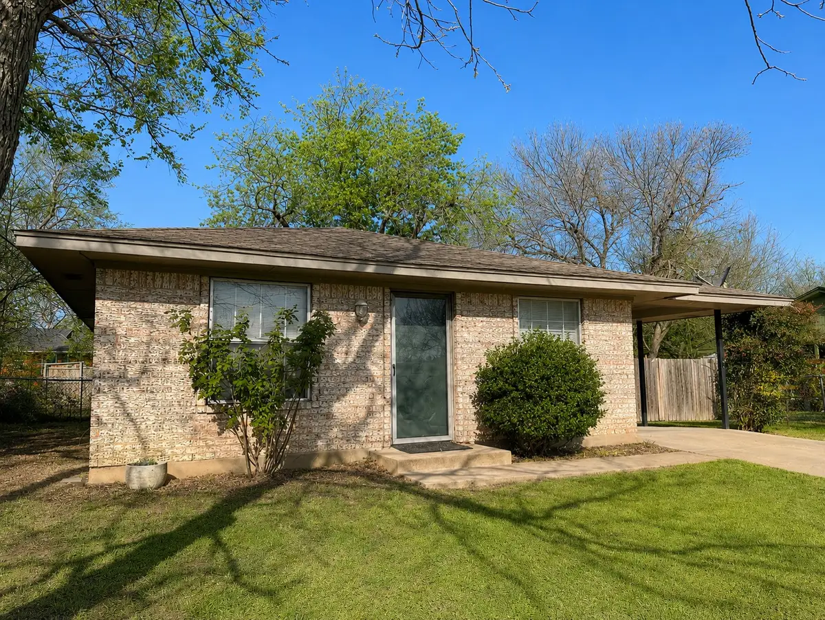 915 N 7th Street, Sanger, TX 76266 - #1