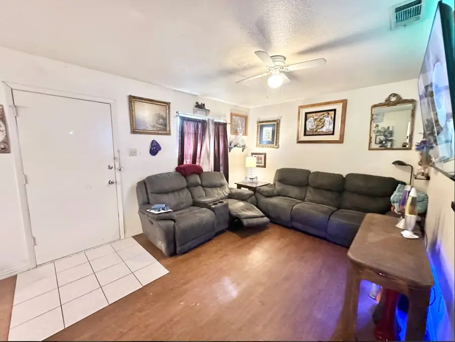915 N 7th Street, Sanger, TX 76266 - #2