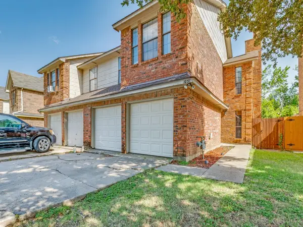 1233 W Hudgins Street, Grapevine, TX 76051