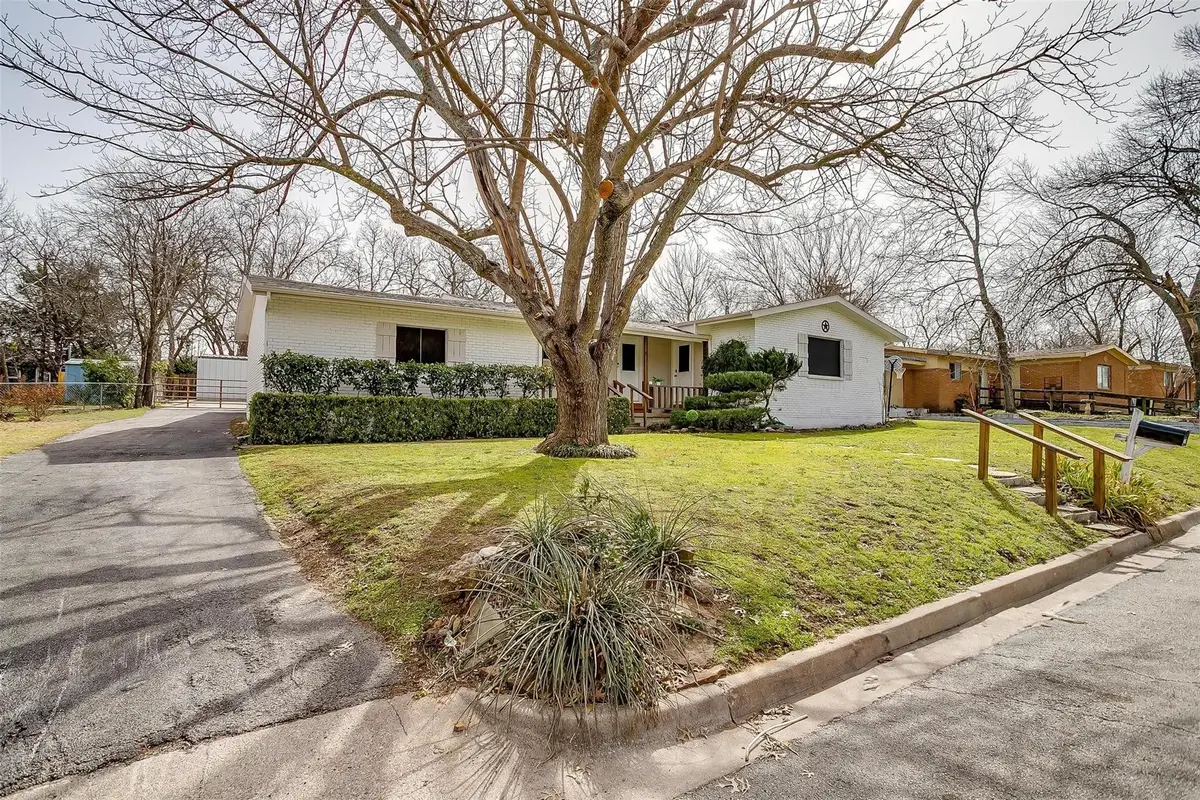 302 Case Street, Weatherford, TX 76086 - #1