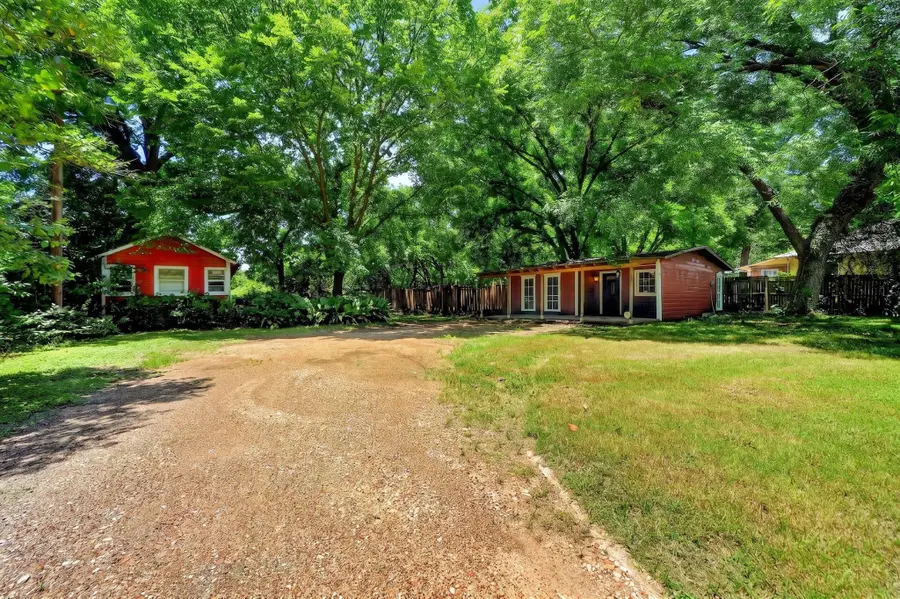 415 S Dallas Avenue, Lancaster, TX 75146 - #3