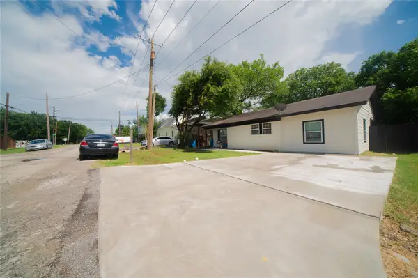 107 W Purdom Avenue, Alvarado, TX 76009