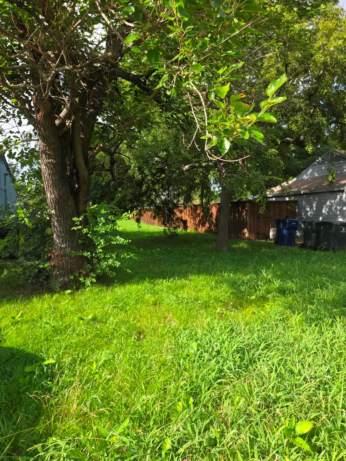 514 W Avenue F, Garland, TX 75040 - #1