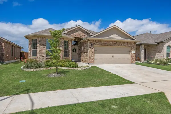 8569 Big Apple Dr, Fort Worth, TX 76179
