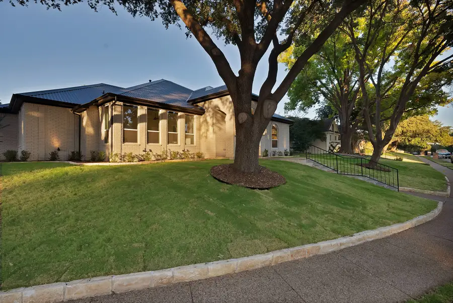1913 Crockett Circle, Irving, TX 75038 - #2