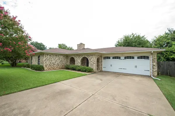 8704 Irongate Drive, North Richland Hills, TX 76182