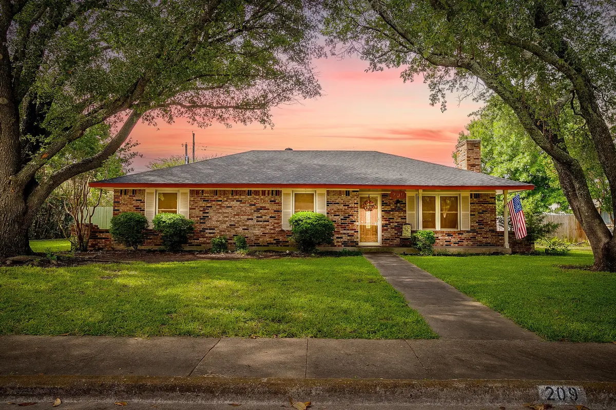 209 Hillcrest Drive, Midlothian, TX 76065 - #1