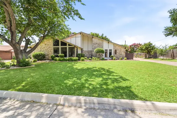 1201 Rockmoor Drive, Edgecliff Village, TX 76134