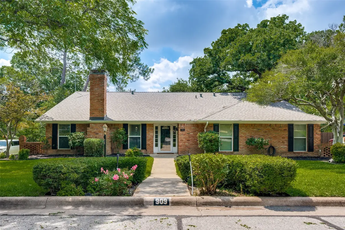 909 Edgecliff Drive, Bedford, TX 76022 - #1