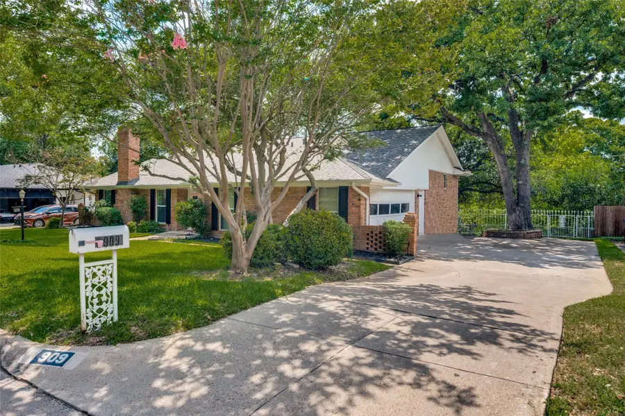 909 Edgecliff Drive, Bedford, TX 76022 - #2