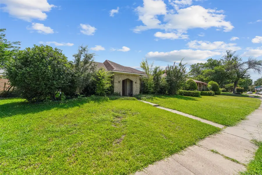 106 E Schreiber Street, Garland, TX 75040 - #2