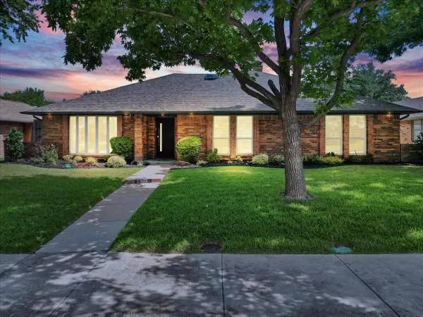 2303 Stone Glen Lane, Carrollton, TX 75007