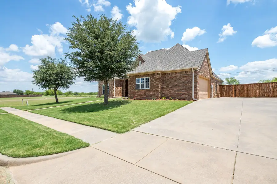 1004 Vineyard Lane, Henrietta, TX 76365 - #3