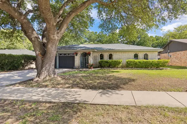 6029 Harrison Way, Watauga, TX 76148