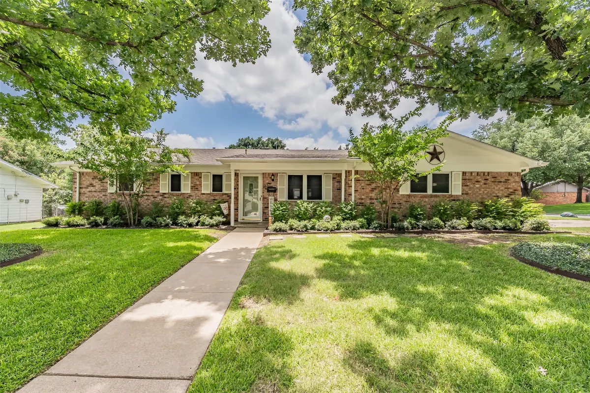 553 NW Janie Lane, Burleson, TX 76028 - #1