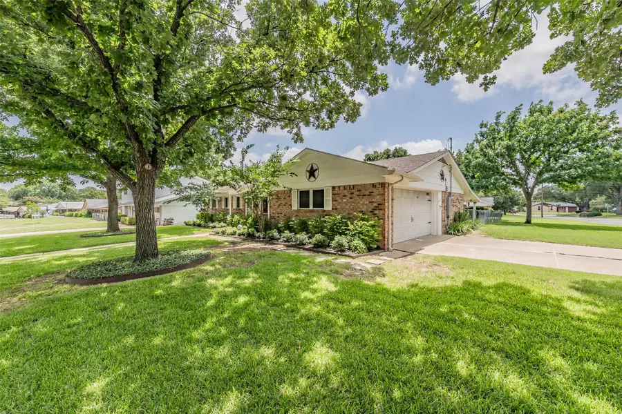 553 NW Janie Lane, Burleson, TX 76028 - #2