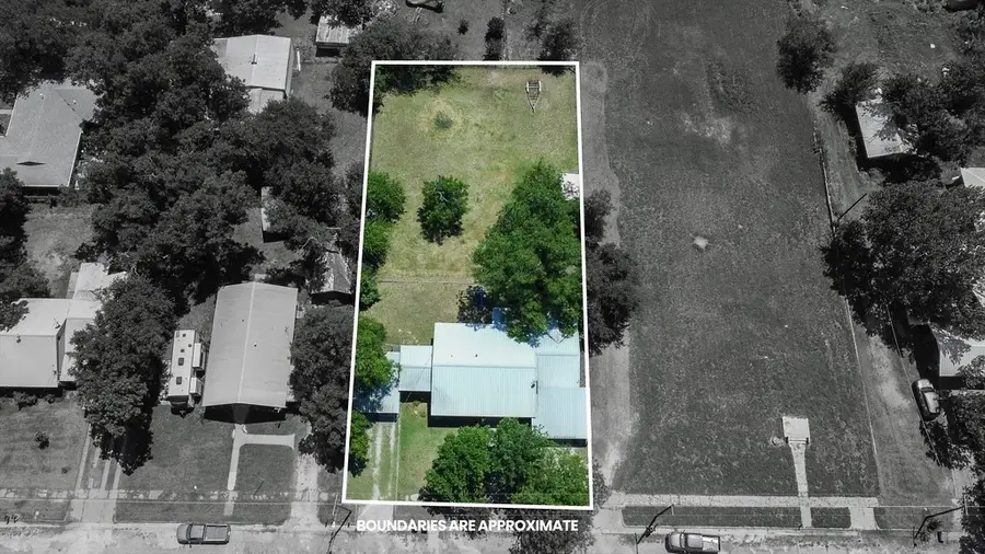414 W Roberts Street, Gorman, TX 76454 - #2