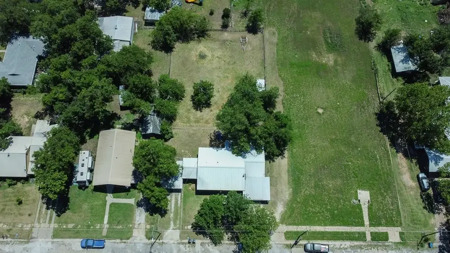 414 W Roberts Street, Gorman, TX 76454 - #3