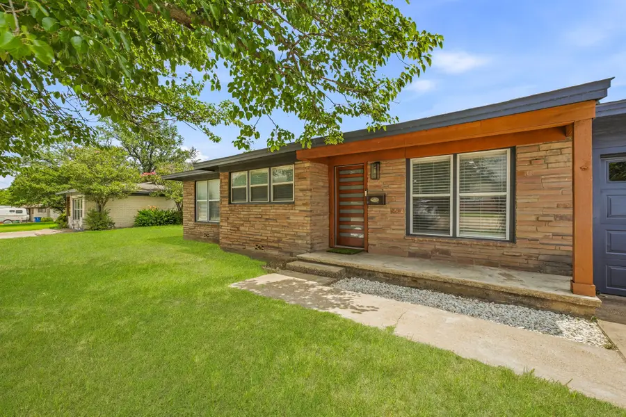 613 Crestview Drive, Granbury, TX 76048 - #2