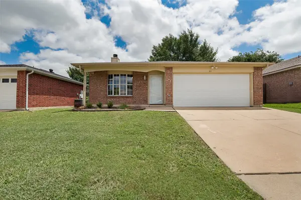 511 Hollyberry Drive, Mansfield, TX 76063
